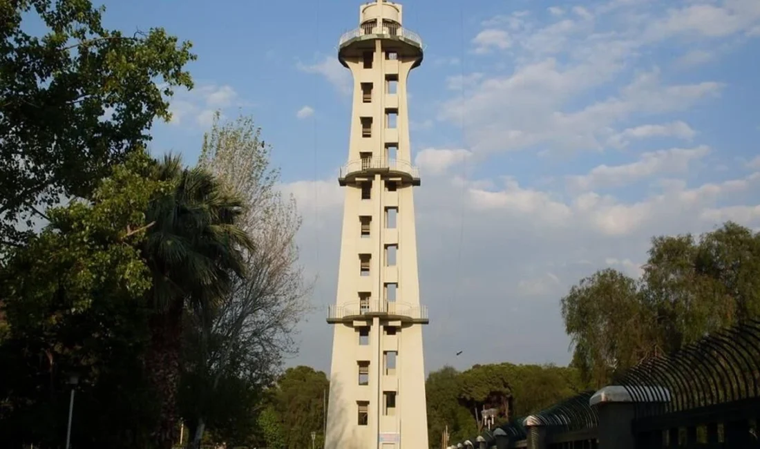 2020 İzmir depreminin ardından kapatılan Kültürpark’taki tarihi Paraşüt Kulesi için
