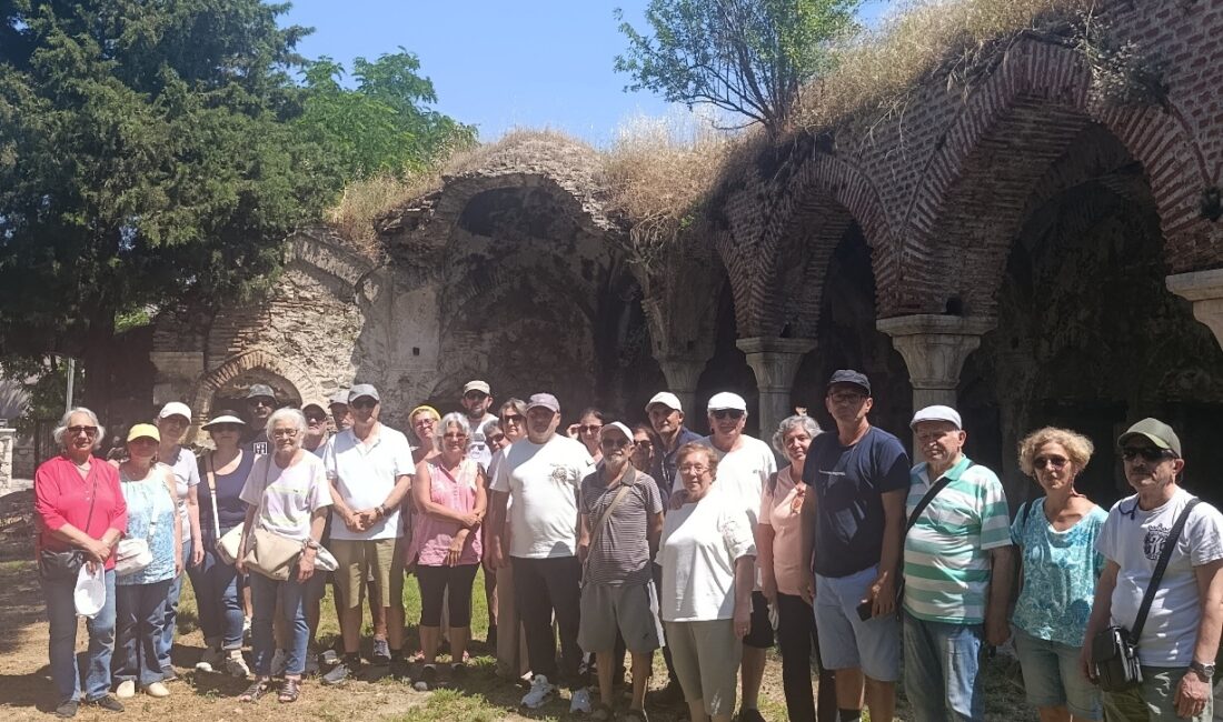 Seferihisar’da emeklilerden tarih gezisine tam not Seferihisar Belediyesi, Tüm Emeklilerin Sendikası üyeleri için ilçenin tarihi ve