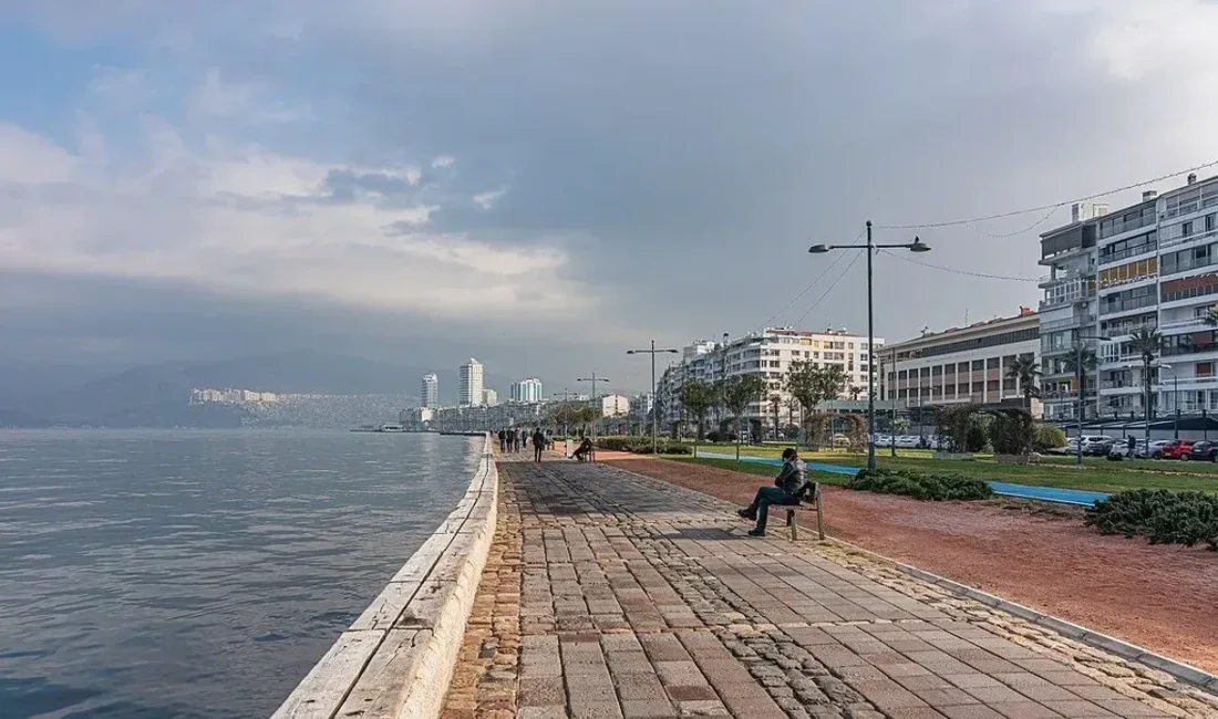 Meteoroloji'nin son tahminlerine göre İzmir'de cumartesi günü birçok ilçede gök