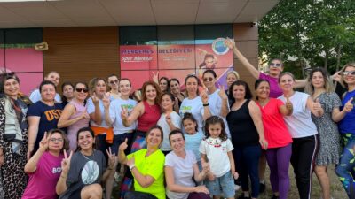 Menderes Belediyesi'nin düzenlediği zumba etkinliğinde Gümüldür'de 70 kadın bir araya