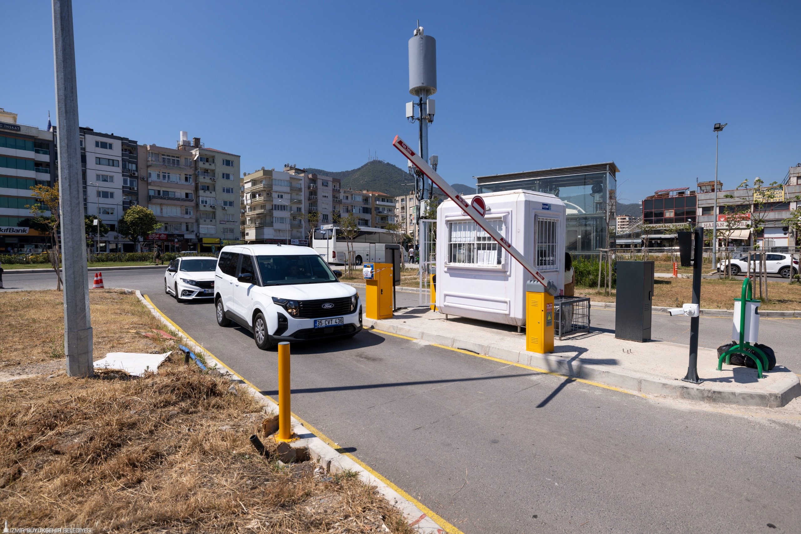 İzmir Büyükşehir Belediyesi'nin Balçova Metro İstasyonu'nda hizmete aldığı yer altı