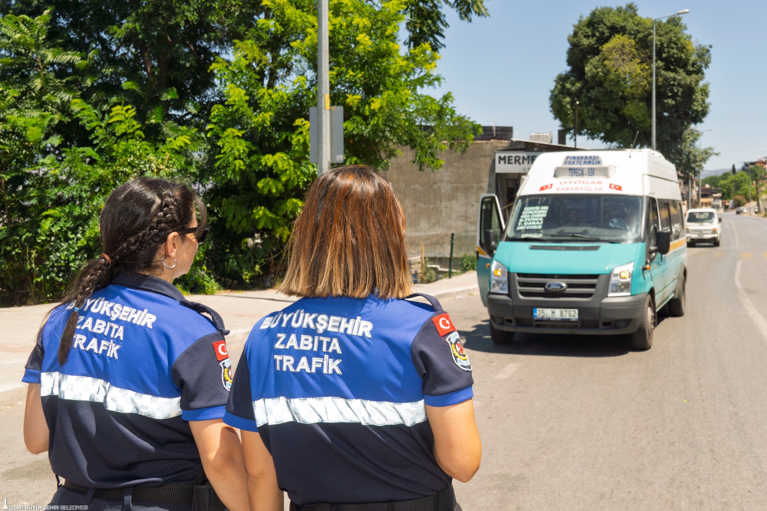 İzmir Büyükşehir Belediyesi Zabıta ekiplerinin ticari araçlara yönelik klima denetimlerinde