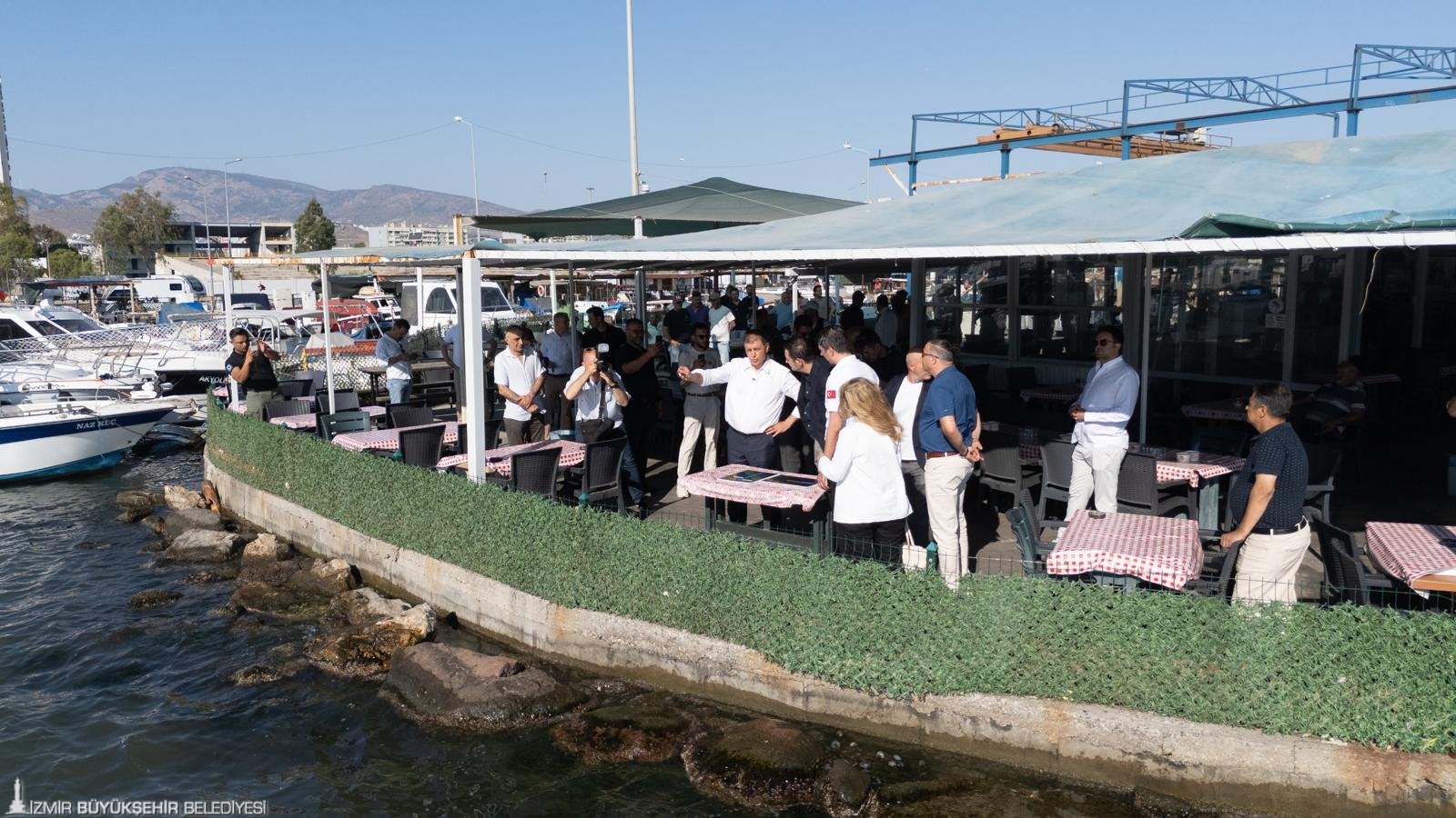 İzmir Büyükşehir Belediyesi'nin İzmir Körfezi'nde yürüttüğü dip tarama çalışmaları deniz