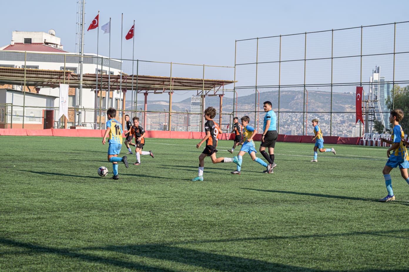 Bayraklı Belediyesi’nin geleneksel hale getirdiği U-12 Cup Futbol Turnuvası başladı.