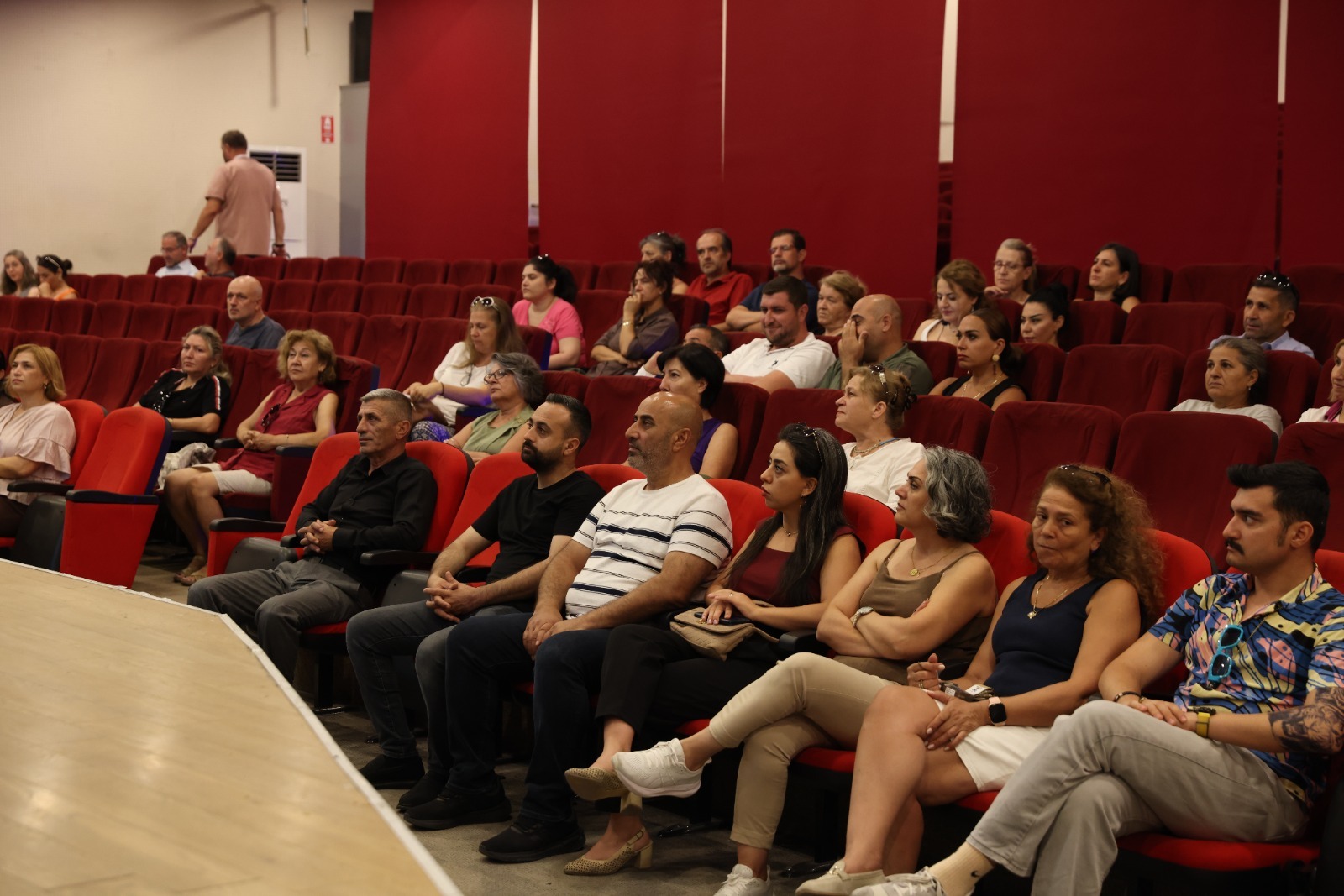 Çiğli Belediyesi, sürdürülebilir tarımı yaygınlaştırmak amacıyla vatandaşlara "Sürdürülebilir Tarım ve