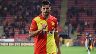 Göztepe S.K. kaptanı İsmail Köybaşı, profesyonel futbolculuk kariyerini noktaladığını açıkladı.