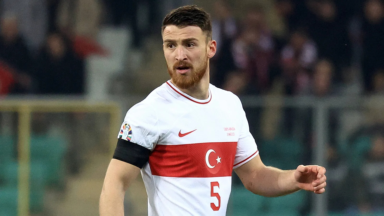 Yeni sezon öncesi transfer çalışmalarını hızlandıran Beşiktaş, milli futbolcu Salih