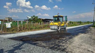 Başkan Anıl Yetişkin'in talimatıyla Umurlu Mahallesi'nde yol yenileme, asfaltlama, çevre