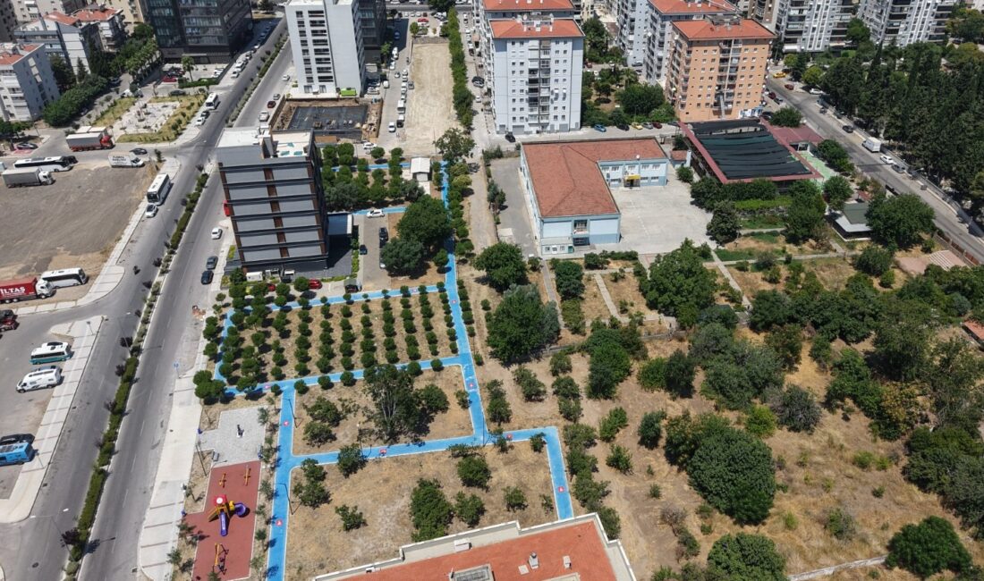Bayraklı’ya yeni nefes alanı: Mehmet Ali Sarızeybekler Parkı ve otopark hizmete açıldı Bayraklı Belediyesi, Soğukkuyu Mahallesi’nde yapımını tamamladığı Mehmet Ali Sarızeybekler Parkı