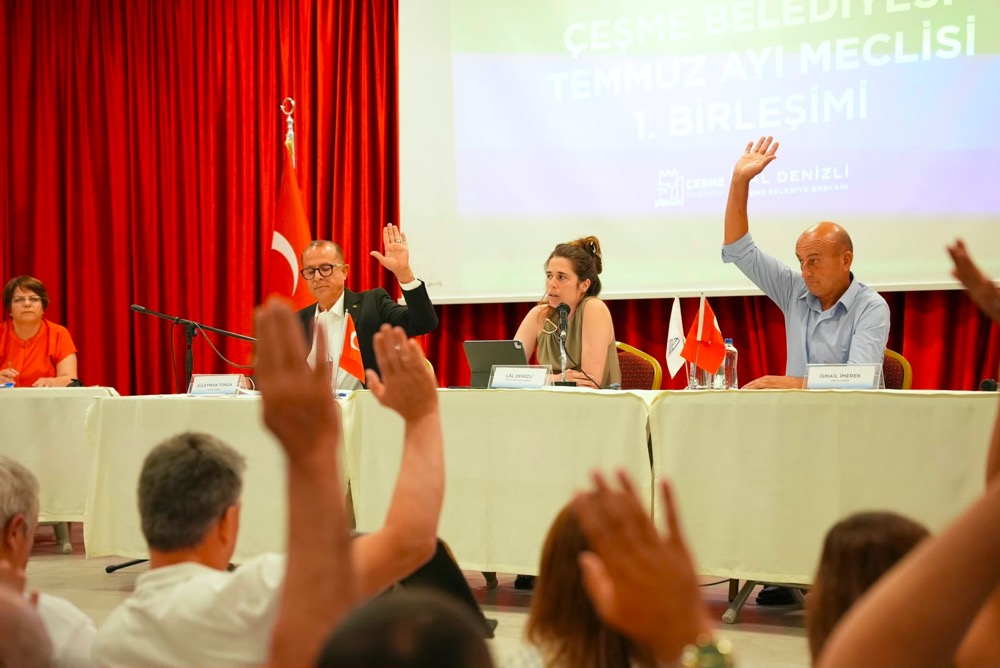 Çeşme Belediye Meclisi’nin temmuz ayı toplantısında konuşan Belediye Başkanı Lâl