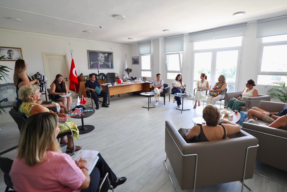 Halk Günü buluşmalarında, vatandaşlar belediye hizmetleriyle ilgili taleplerini, önerilerini ve