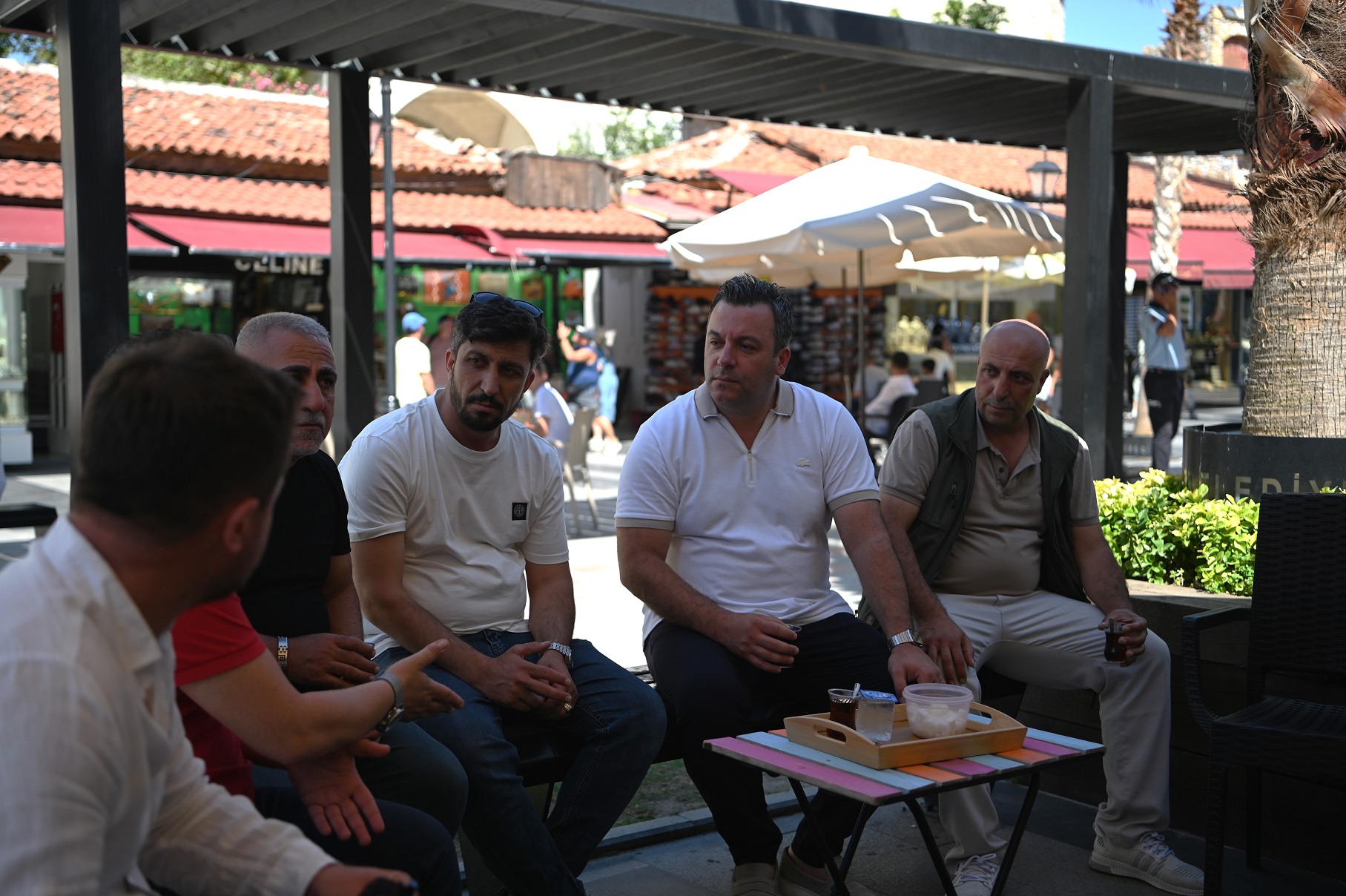 Kuşadası Belediyesi Başkan Vekili Tahsin Demirtaş, kentte yapımı devam eden