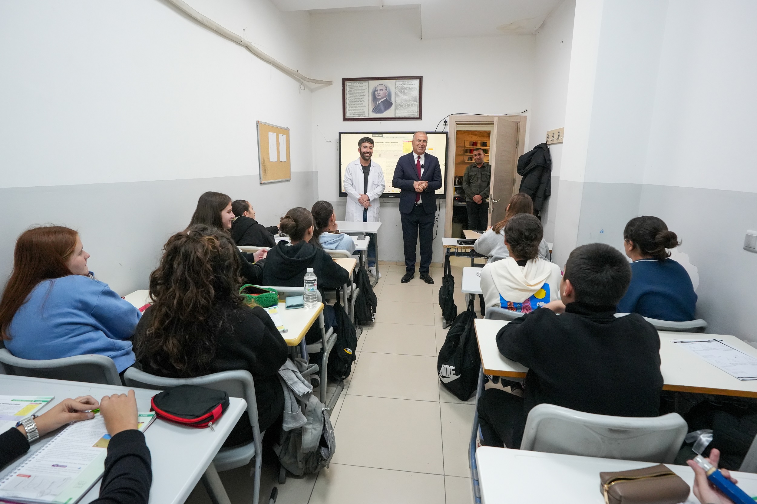 Gaziemir Belediyesi Destek Eğitim Kursu'nda (GAZİDEK) eğitim alan öğrenciler, Liselere