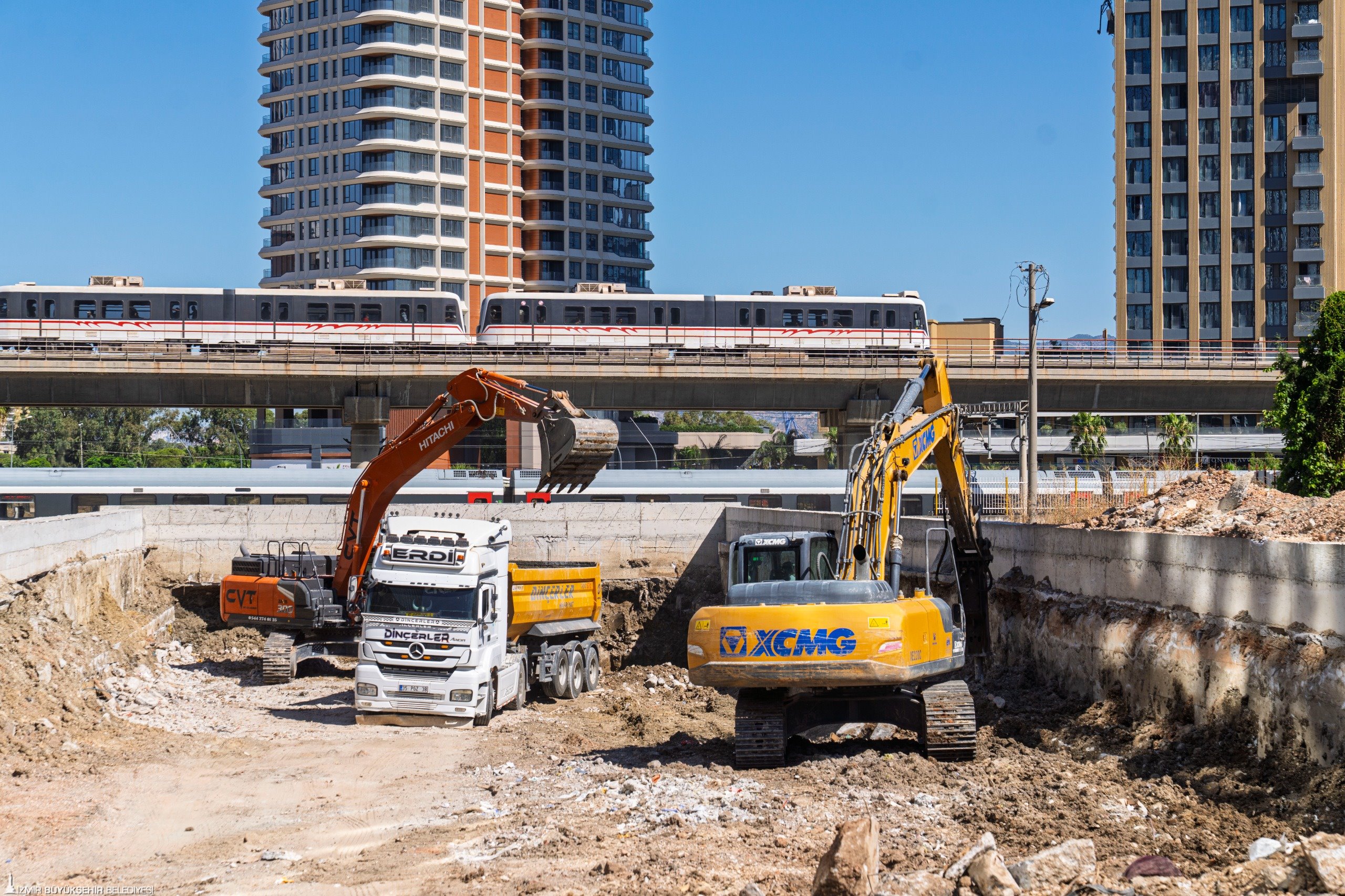 İzmir Büyükşehir Belediyesi'nin, Mürselpaşa Bulvarı'ndaki trafik yoğunluğunu azaltacak Mürselpaşa Karayolu