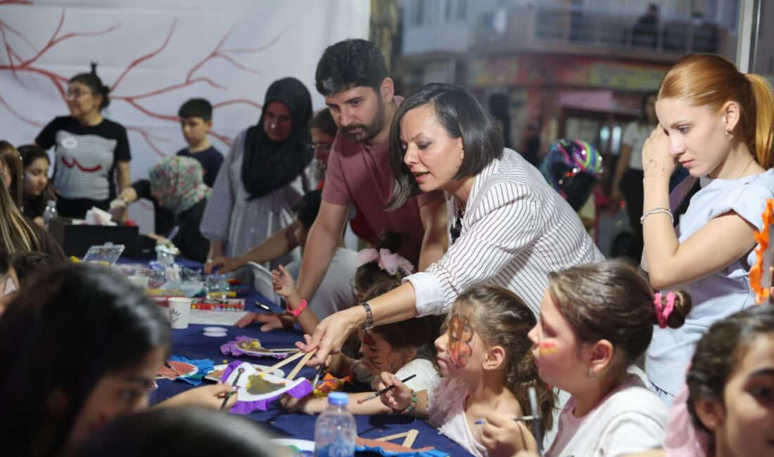 Karabağlar’da mahalle kültürü ve komşuluk dayanışması yeniden canlanıyor Karabağlar Belediyesi'nin mahalle kültürünü yeniden canlandırmak, kuşaklar arası dayanışmayı güçlendirmek