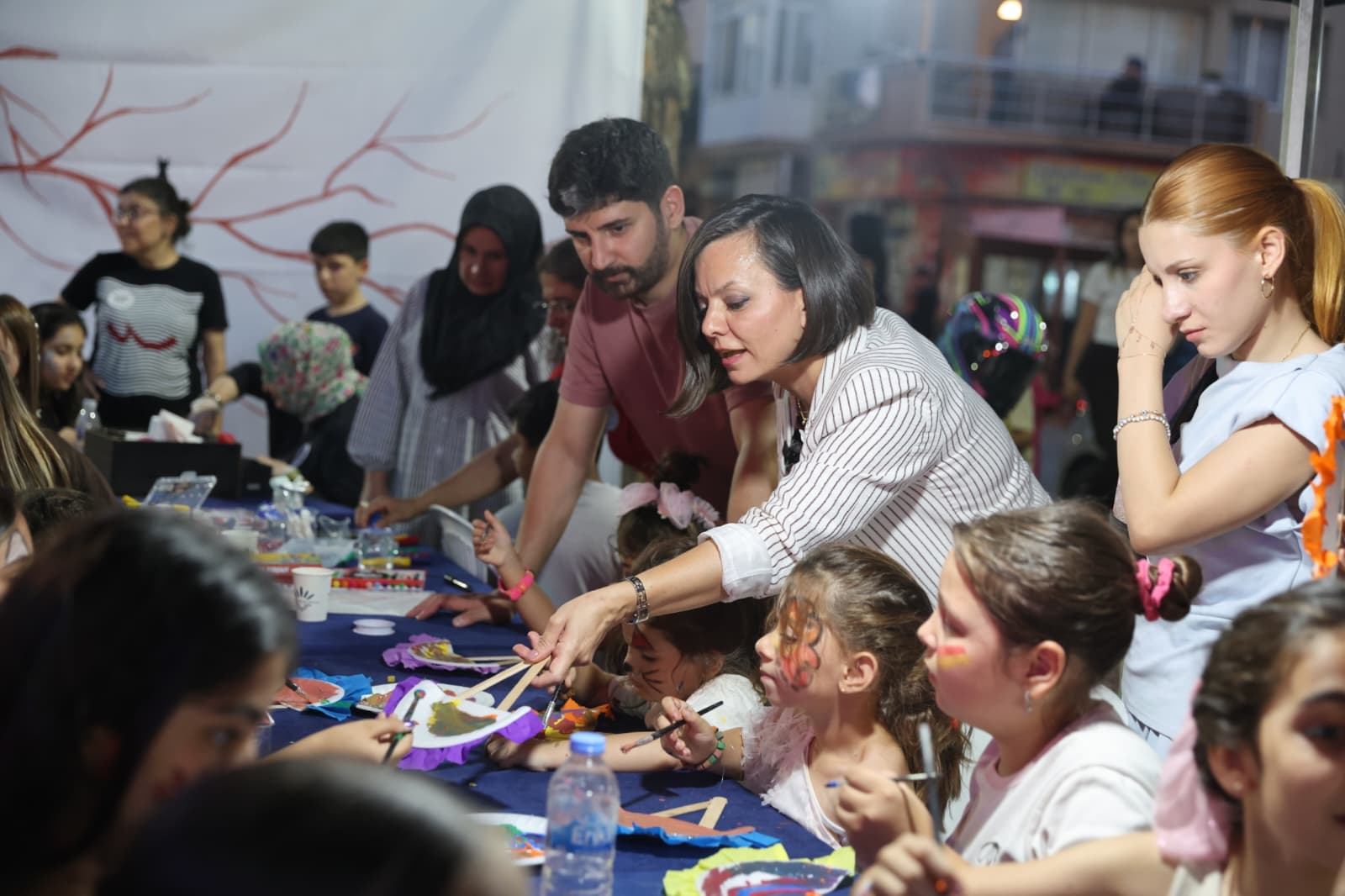 Karabağlar Belediyesi'nin mahalle kültürünü yeniden canlandırmak, kuşaklar arası dayanışmayı güçlendirmek