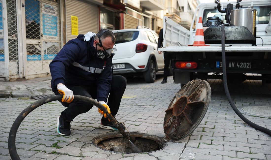 Karşıyaka Belediyesi, yıl boyunca sürdürdüğü haşere ve sivrisinek mücadelesine hava