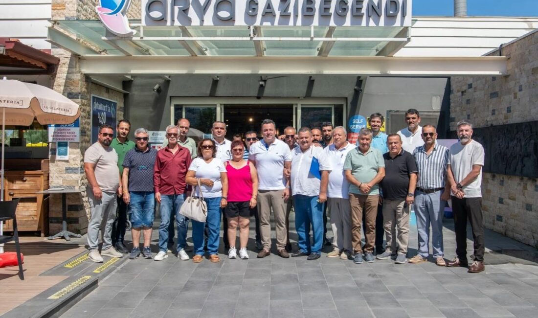 Kuşadası’nda muhtarlar toplantısı: Mahallelerin sorunları masaya yatırıldı Kuşadası Belediye Başkan Vekili Tahsin Demirtaş, mahalle muhtarlarıyla bir araya
