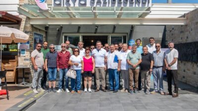 Kuşadası Belediye Başkan Vekili Tahsin Demirtaş, mahalle muhtarlarıyla bir araya