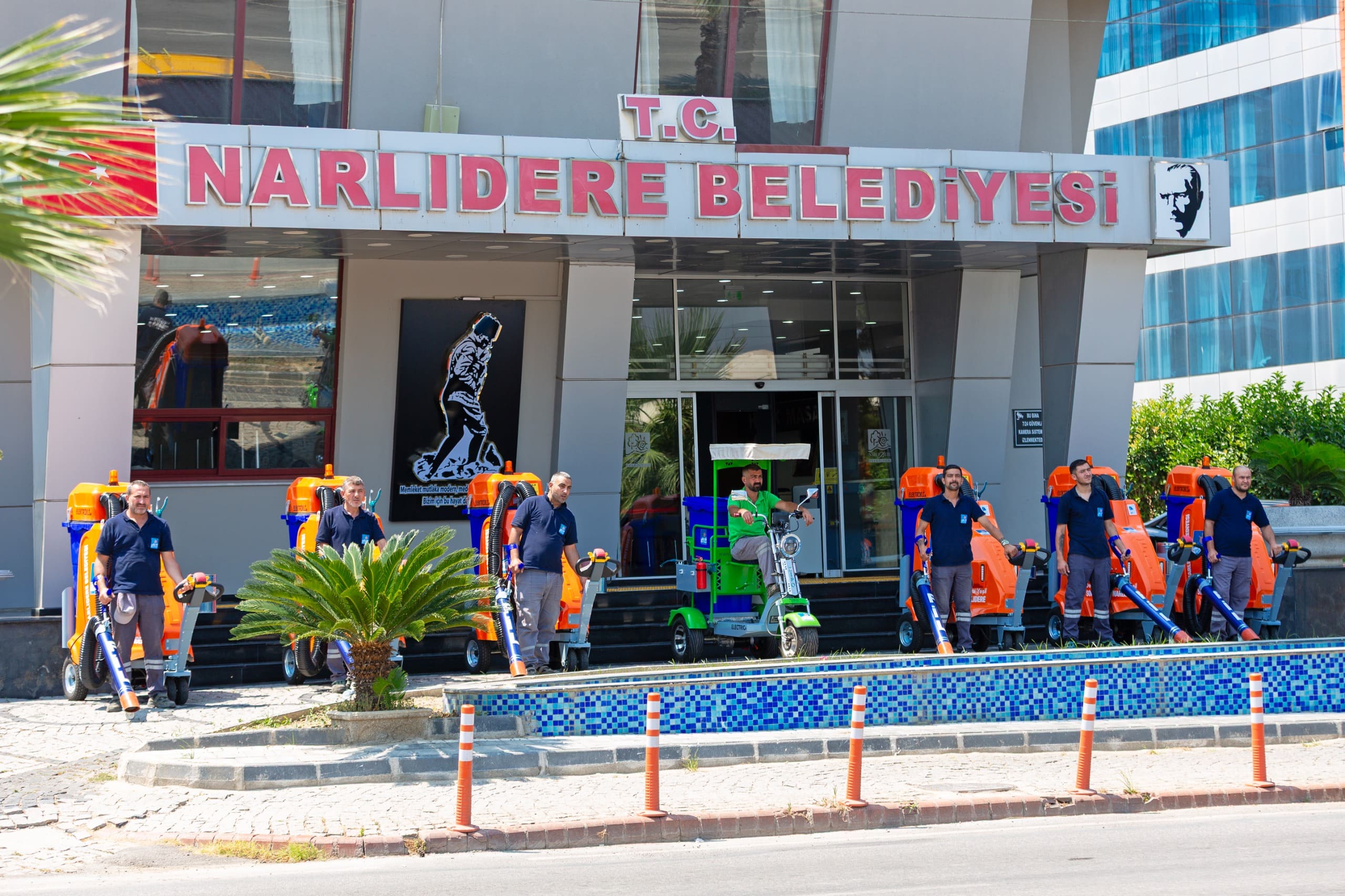 Narlıdere Belediyesi, temizlik hizmetlerinin kalitesini artırmak amacıyla filosuna 6 adet