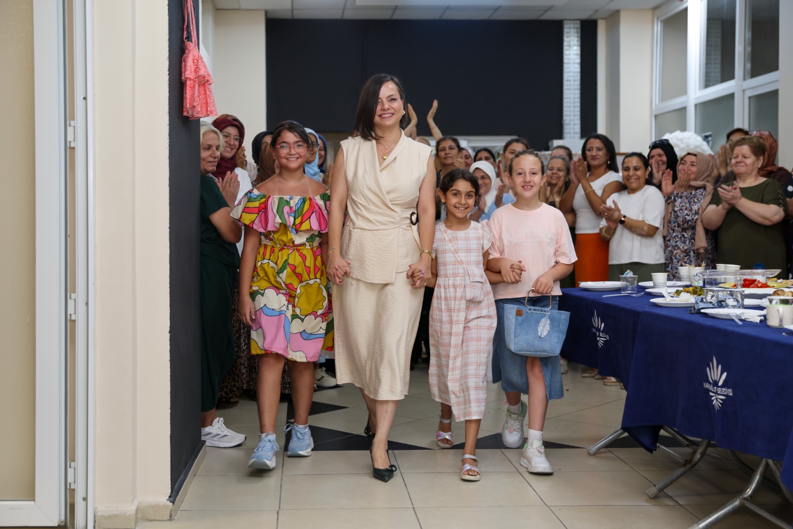 Karabağlar Belediyesi Tekstil Akademi'de eğitimlere başlayan 51 kadın, mezuniyet buluşmasına