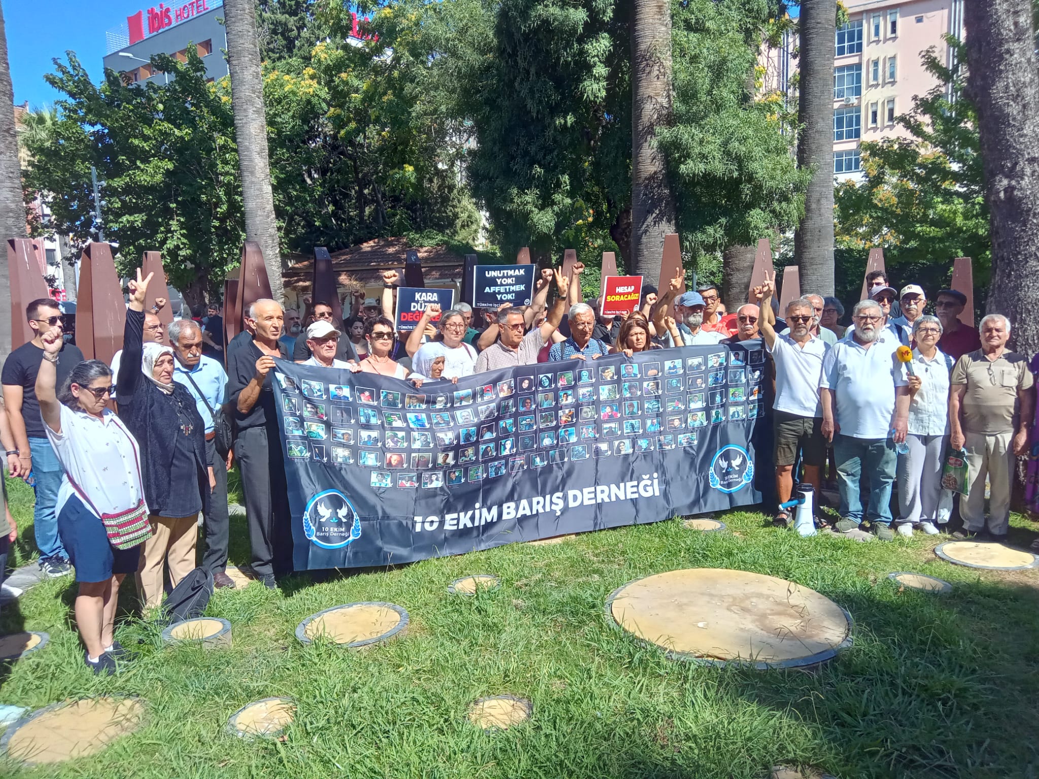 Her ay Ankara Garı önünde gerçekleştirilen 10 Ekim Ankara Gar
