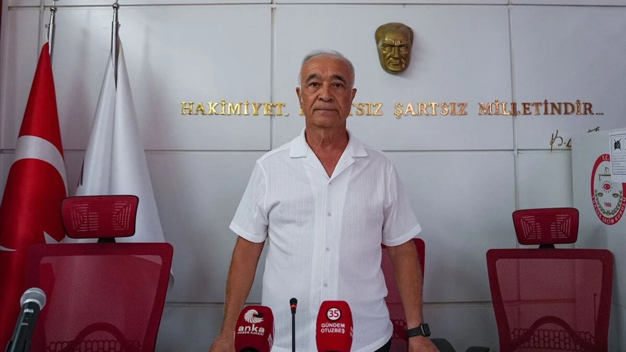 Seferihisar Belediye Meclisi’nde başkanvekili seçilen Fuat Gümüş, “Hizmetler kesintisiz sürecek”