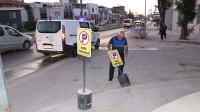 Çiğli Belediyesi Zabıta Müdürlüğü ekipleri, kent düzenini korumak, yaya güvenliğini