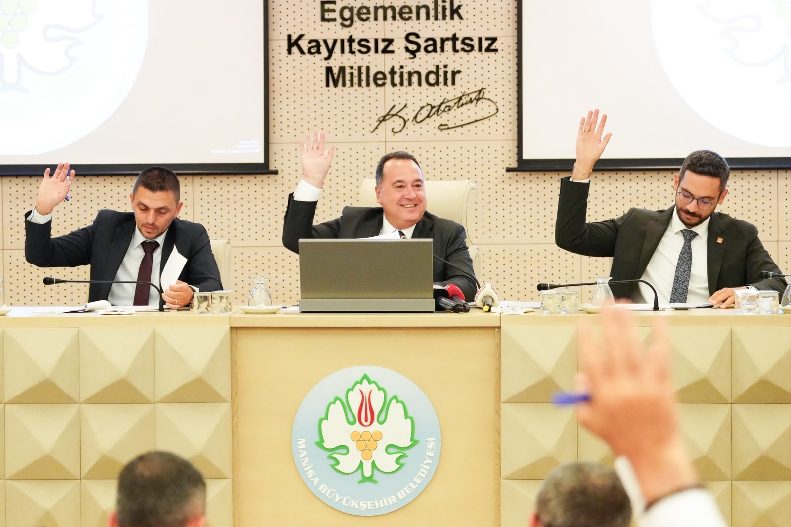 Manisa Büyükşehir Belediye Başkanı Besim Dutlulu, meclis toplantısında Manisa genelinde