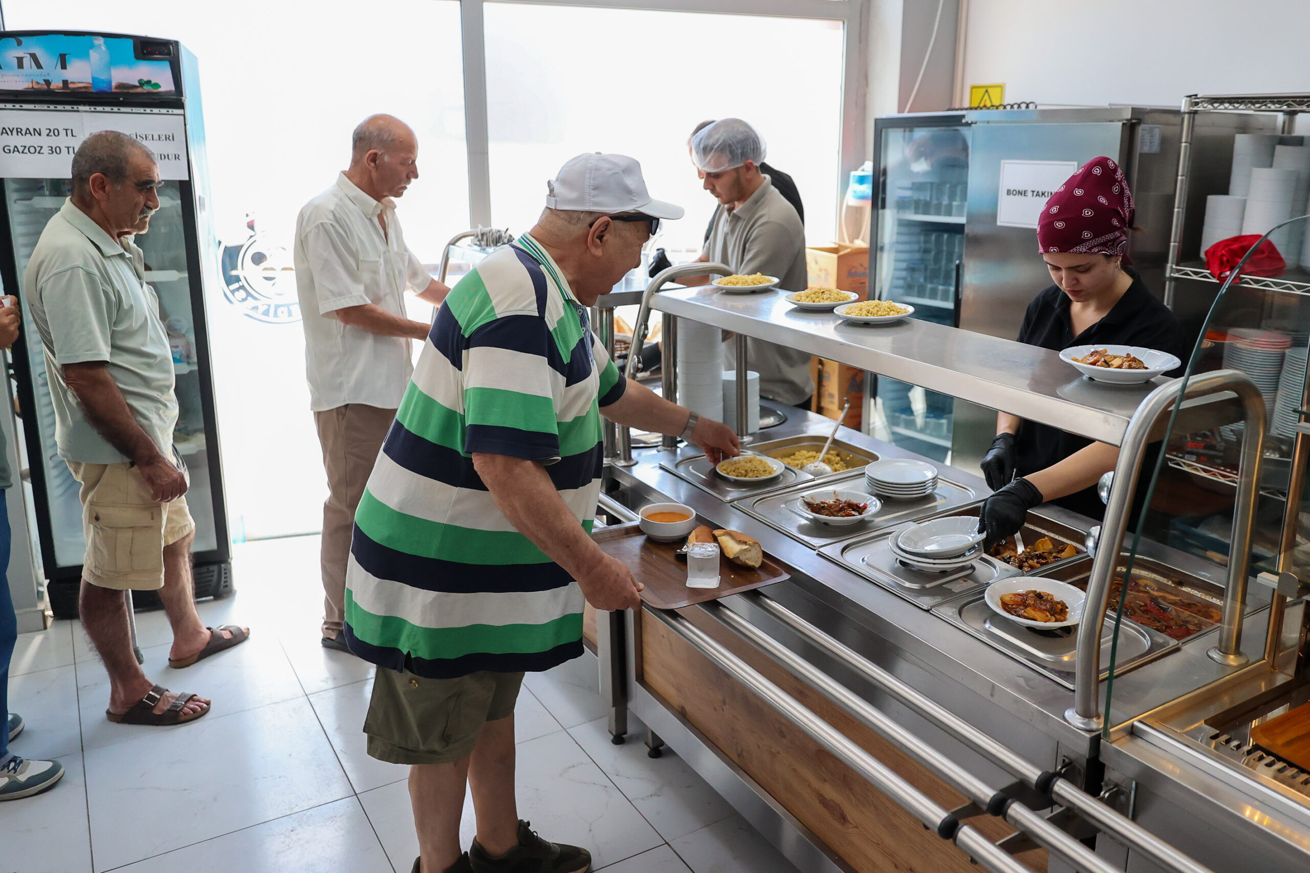 Buca Belediyesi’nin Kent Lokantaları, sunduğu uygun fiyatlı ve sağlıklı menülerle