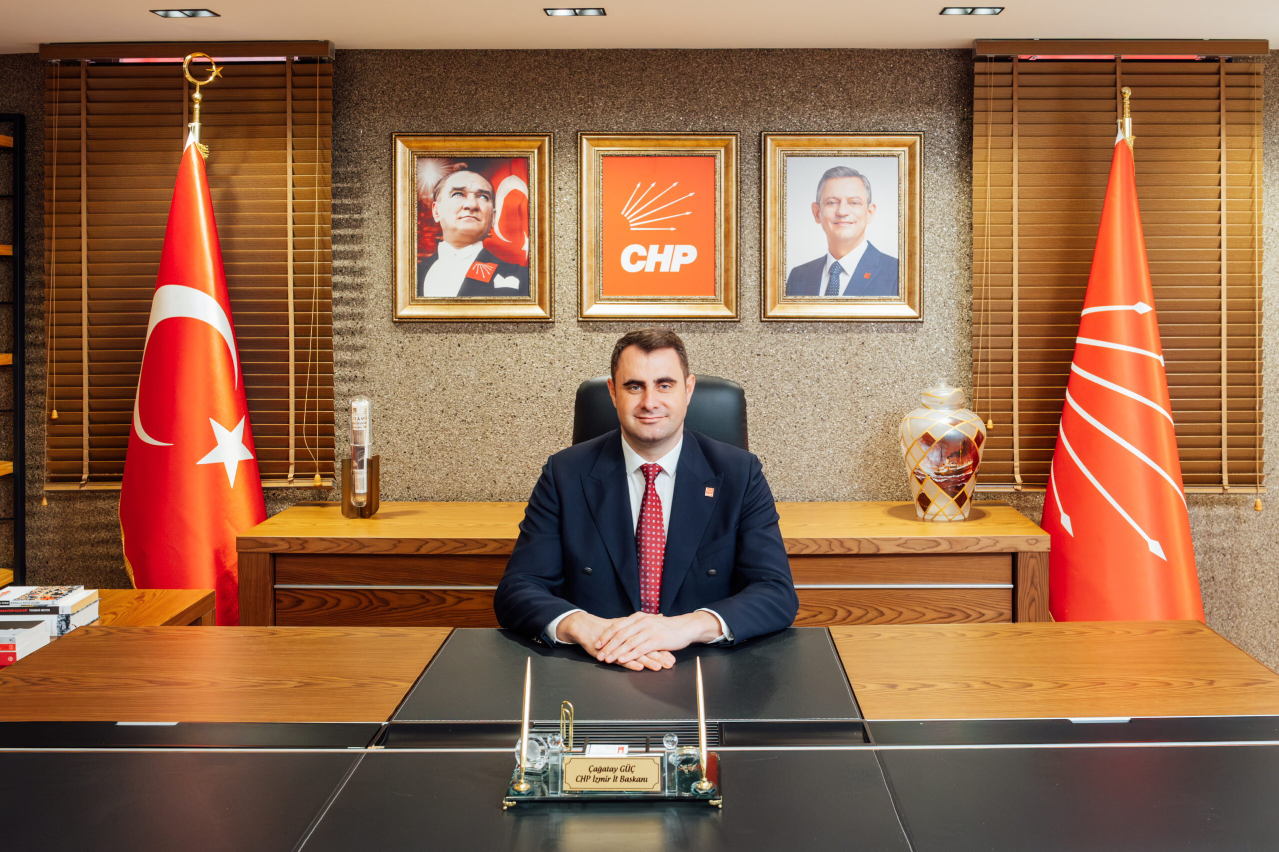 CHP İzmir'in butlan yönetimi 6 ilçe başkanı ile İl Kadın