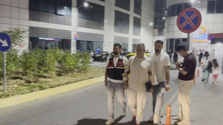 İktidara yakın gazeteci Cem Küçük gözaltına alındı İstanbul Cumhuriyet Başsavcılığı koordinesinde yürütülen soruşturma kapsamında iktidara yakınlığı ile