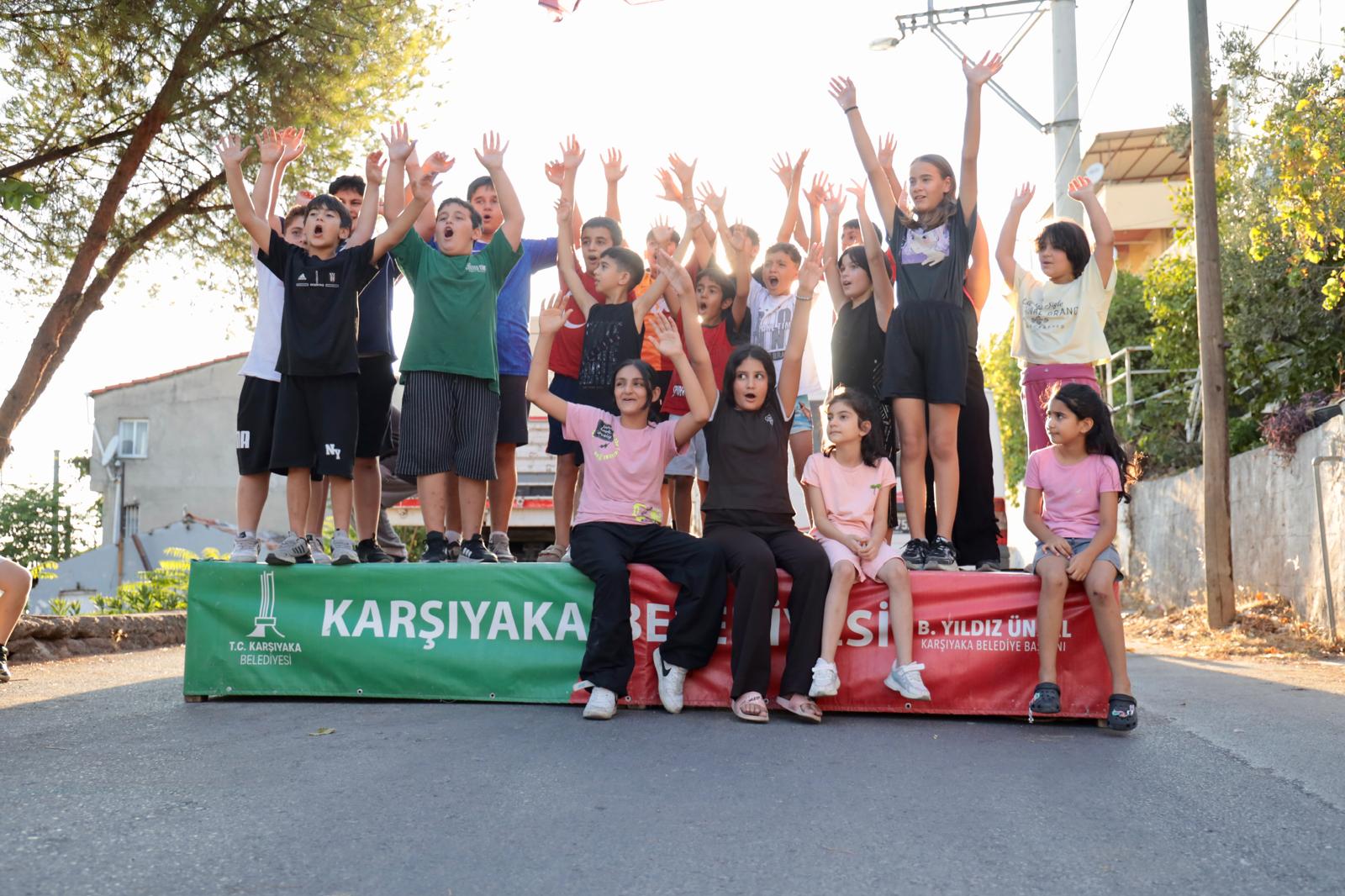 Karşıyaka Belediyesi tarafından düzenlenen ‘Sokak Senin Mahalle Olimpiyatları’nın coşkusu bu kez Cumhuriyet Mahallesi’ni
