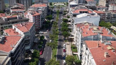 İzmir Büyükşehir Belediyesi, Karşıyaka’nın en yoğun ulaşım akslarından Girne Bulvarı’ndaki