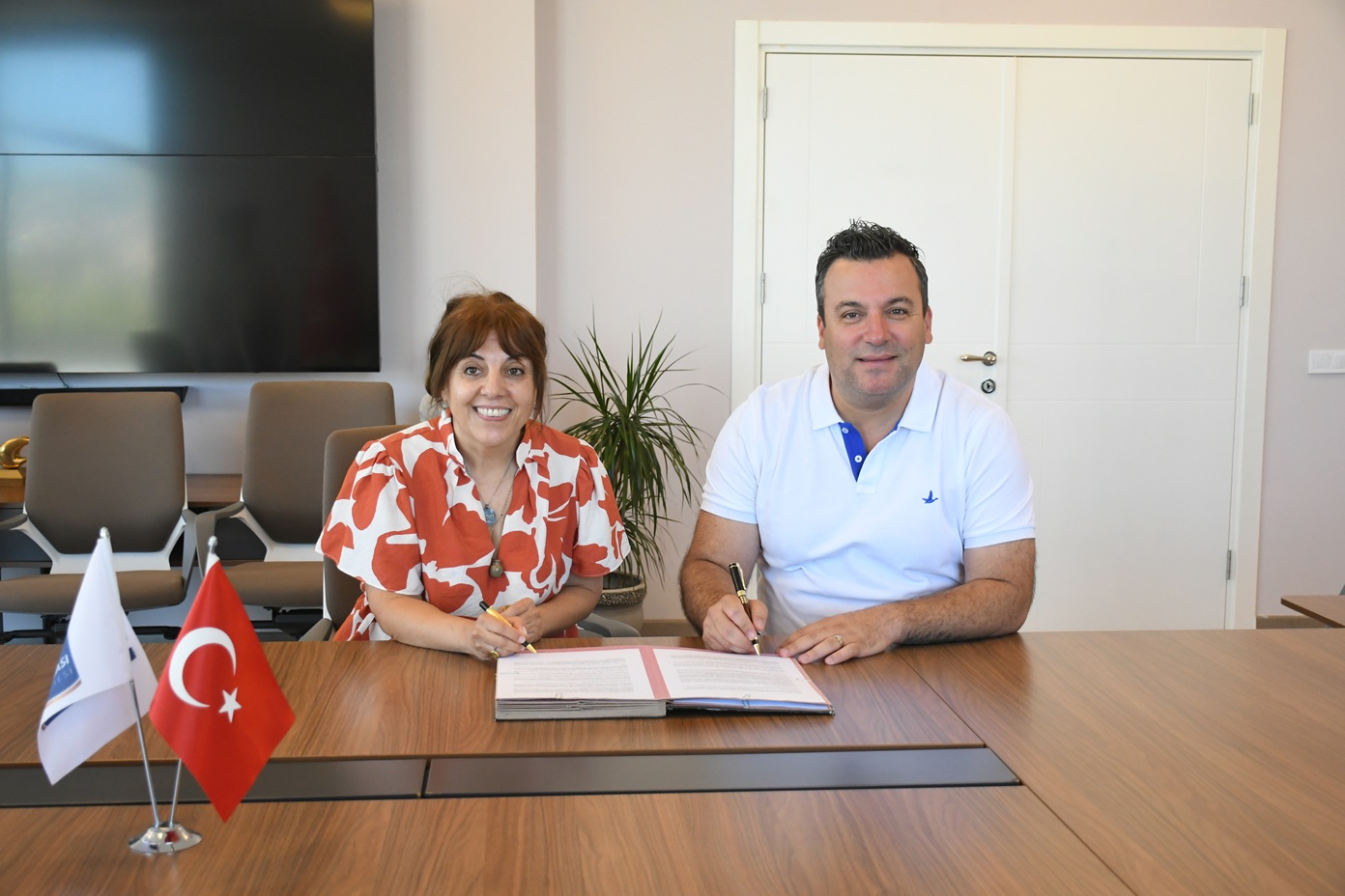 Kuşadası Belediyesi, kentin binlerce yıllık geçmişini gün yüzüne çıkaran ve