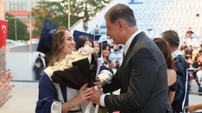 İzmir Büyükşehir Belediye Başkanı Cemil Tugay’ın eşi Öznur Tugay, Dokuz