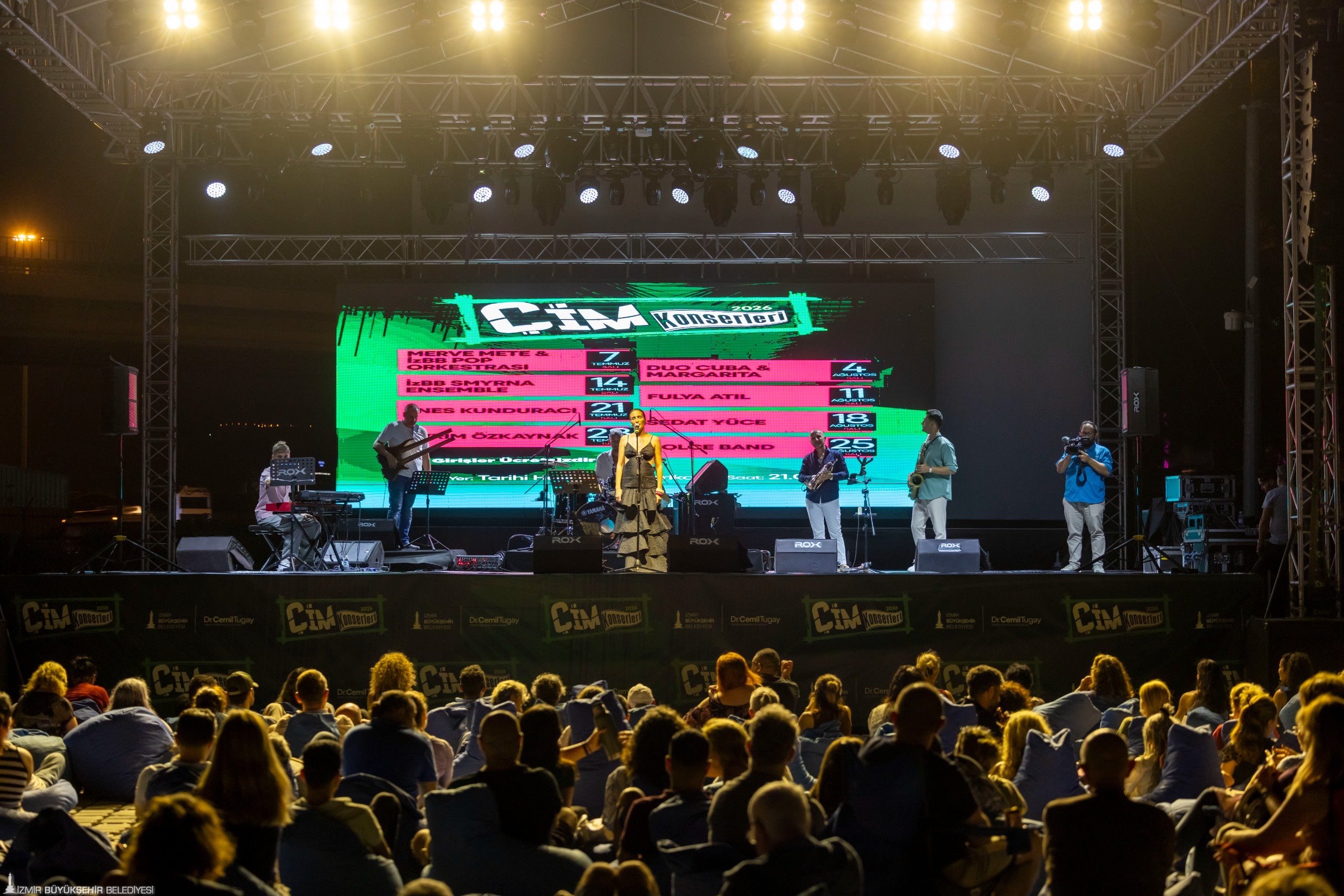 İzmir Büyükşehir Belediyesi'nin geleneksel Çim Konserleri, Tarihi Havagazı Fabrikası'nda İzmirlileri