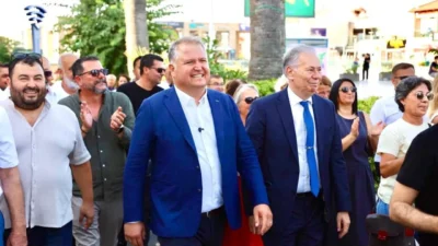 Mutlak butlan kararı sonrası genel başkanlık görevinden alınan Özgür Özel'in