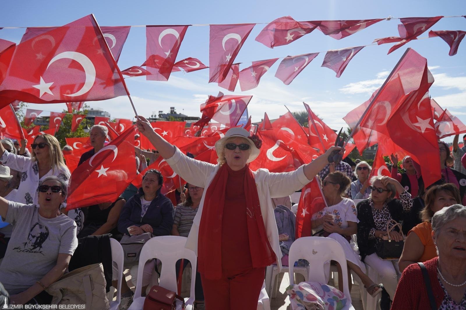 İzmir Büyükşehir Belediyesi, 30 Ağustos Zafer Bayramı’nın 104. yıl dönümünü