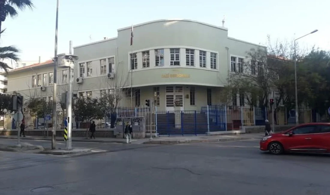 Alsancak’ta 3 okul tek binada birleşiyor: Veliler isyan etti! İzmir Alsancak’ta Salih İşgören İlkokulu’nun ardından Melih Özakat İlkokulu’nun da