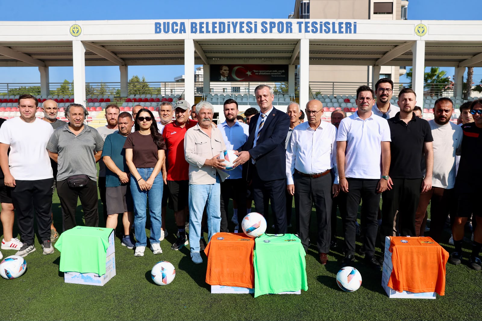 Gençlerin sporla iç içe büyümesine katkı sunan çalışmalarını sürdüren Buca