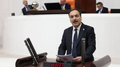 Gelecek Partisi'nin kendisini feshetmesinin ardından bağımsız kalan İzmir Milletvekili Mustafa
