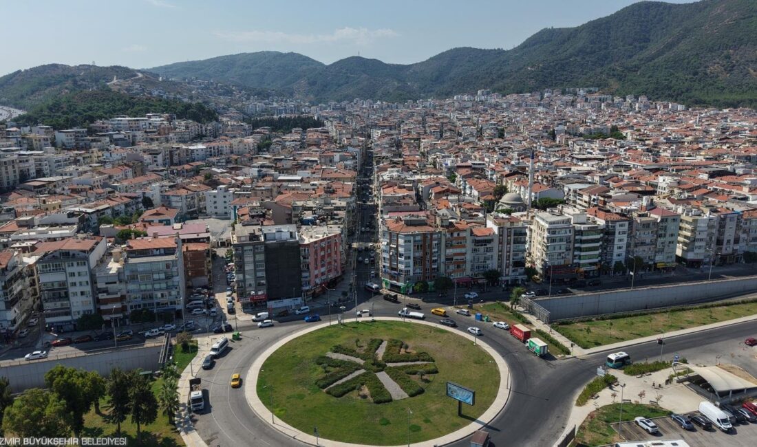 Balçova’nın caddeleri “çiçek gibi” oldu İzmir Büyükşehir Belediyesi, Balçova’nın ulaşım yükünü taşıyan Ata Caddesi, Vali