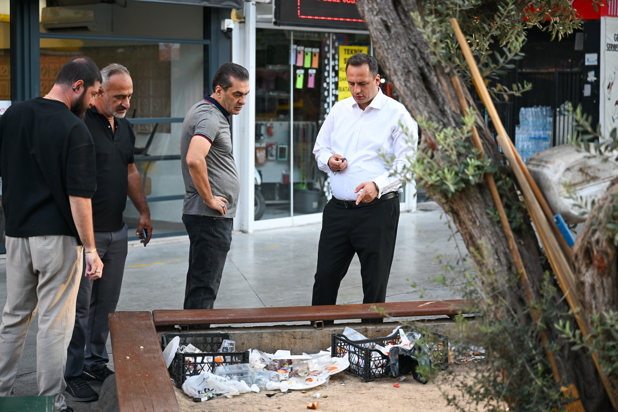Bornova Belediye Başkanı Ömer Eşki mesaiye gün ağardığı saatlerde Bornova’nın