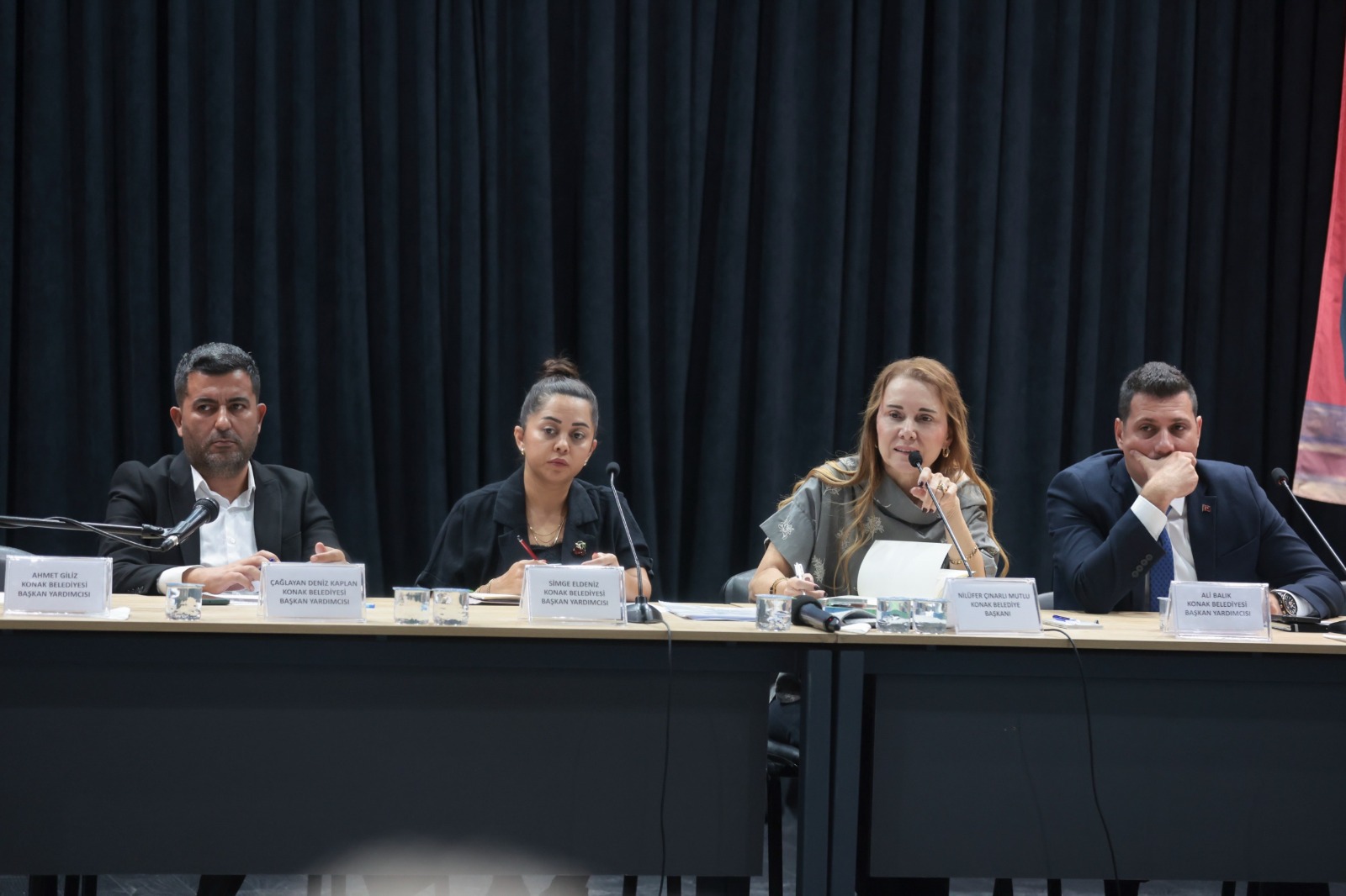 Başkan Nilüfer Çınarlı Mutlu, muhtarlarla buluşmasında temel belediyecilik hizmetlerinden altyapı
