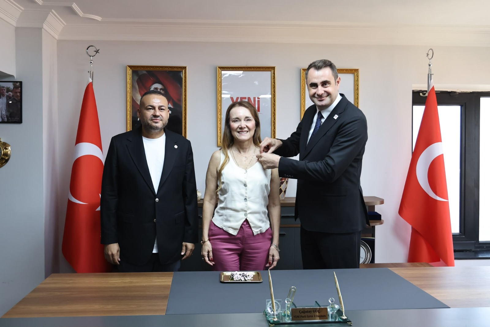 Konak Belediye Başkanı Nilüfer Çınarlı Mutlu ve 19 meclis üyesinin