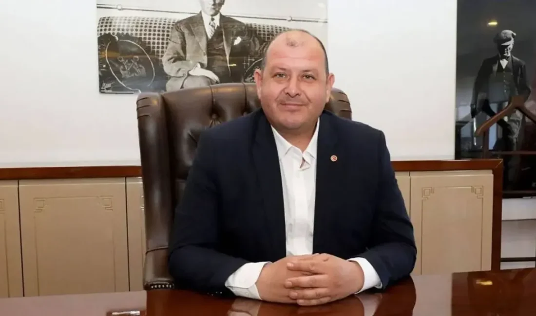 Menderes Belediye Başkanı Çiçek tutuklandı Menderes Belediyesi'ne yönelik 'rüşvet' ve 'irtikap' soruşturmasında gözaltına alınan Belediye