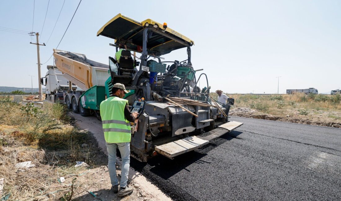 Bergama’da yollar yenileniyor, ulaşım daha güvenli hale geliyor İzmir Büyükşehir Belediyesi, Bergama’nın ilçe merkezi ve kırsal mahallelerinde yol