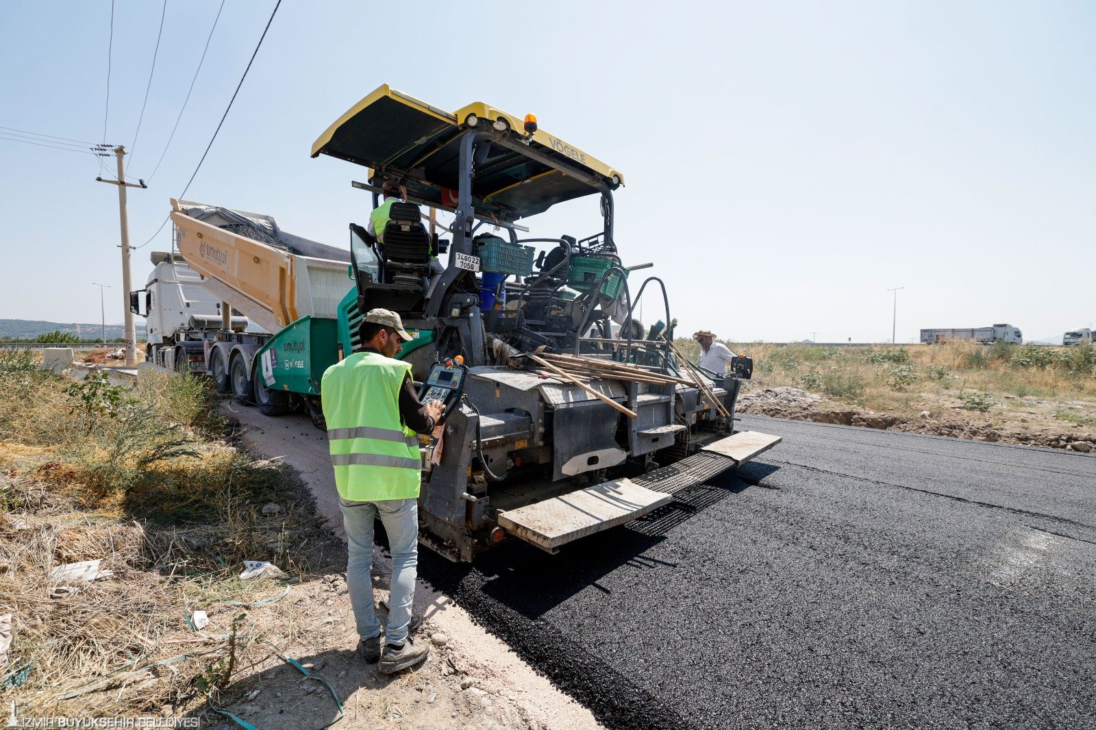 İzmir Büyükşehir Belediyesi, Bergama’nın ilçe merkezi ve kırsal mahallelerinde yol
