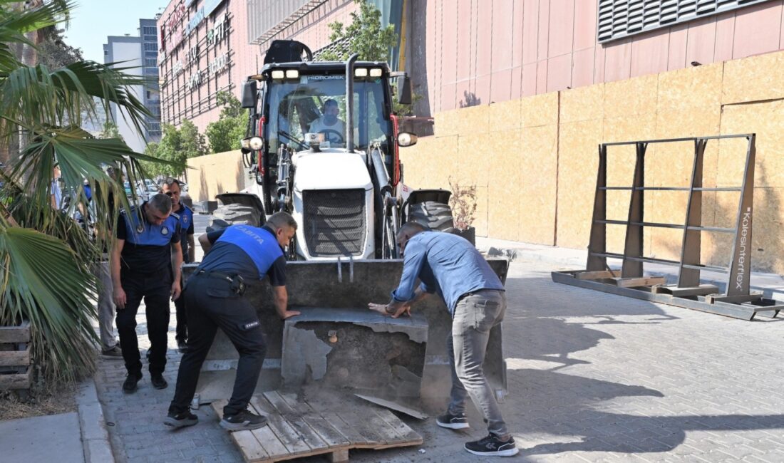Bornova’da kaldırım ve yol işgallerine sıkı denetim: Ekipler sahaya indi Bornova Belediyesi Zabıta Müdürlüğü ekipleri, Yeşilova Mahallesi’nde yaya ve araç